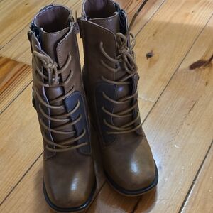 Elegant Brown Lace-Up Boots